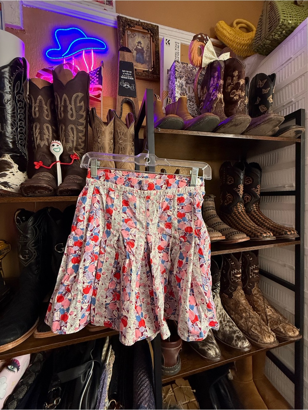 1940s Vintage High-Waist Floral Shorts in Pink and Red